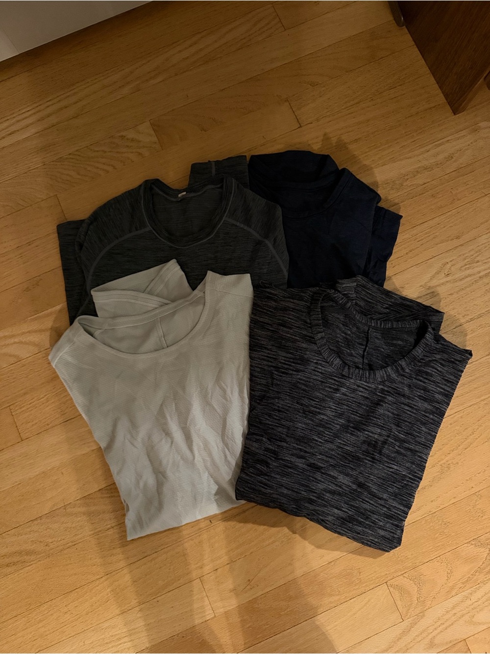 Bundle of 4 lululemon men’s athletic t-shirts